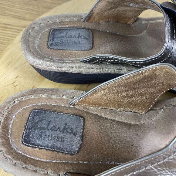 Clarks Artisan Latina Samba Slide Wedge Flip Flops Women’s 8.5 Metallic Flower - Picture 4 of 8